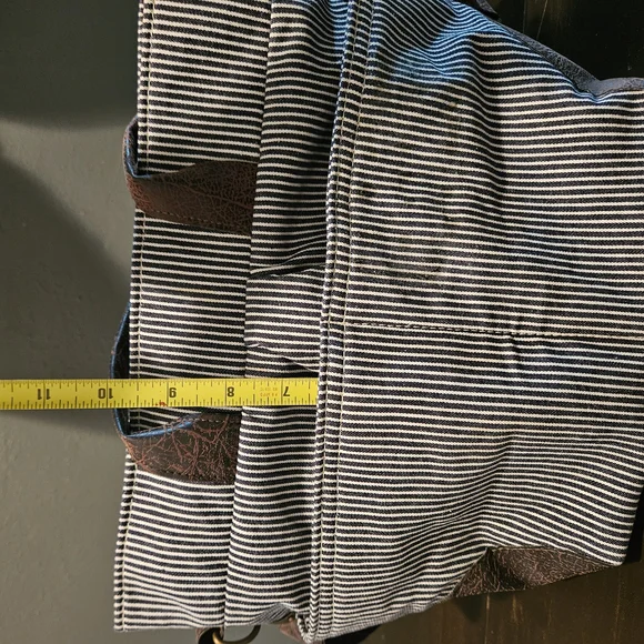 Chic Striped Tote with Brown Leather Details - Picture 3 of 11